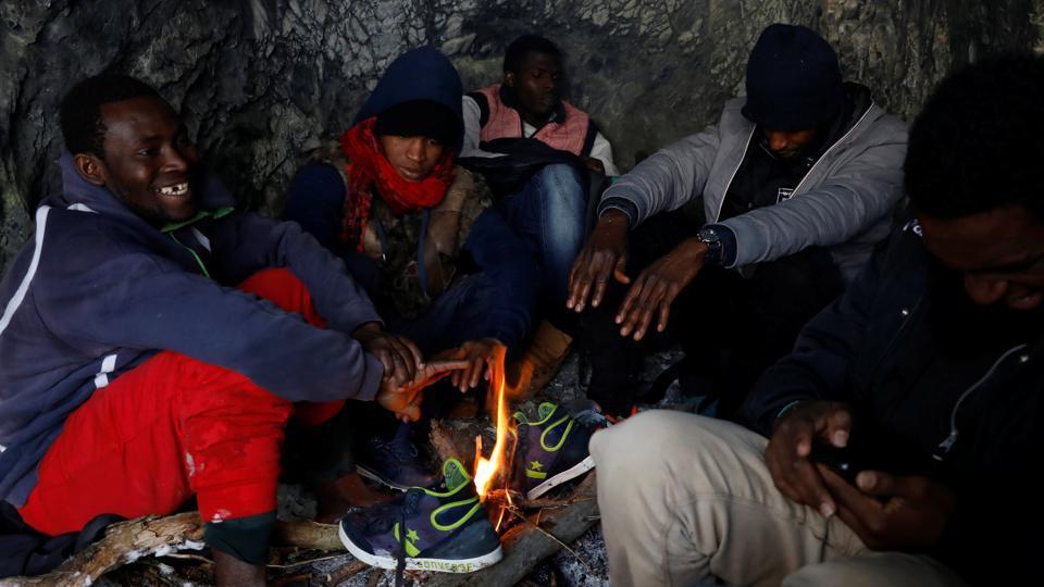 В попытках попасть во Францию мигранты пересекают Альпы, рискуя жизнями