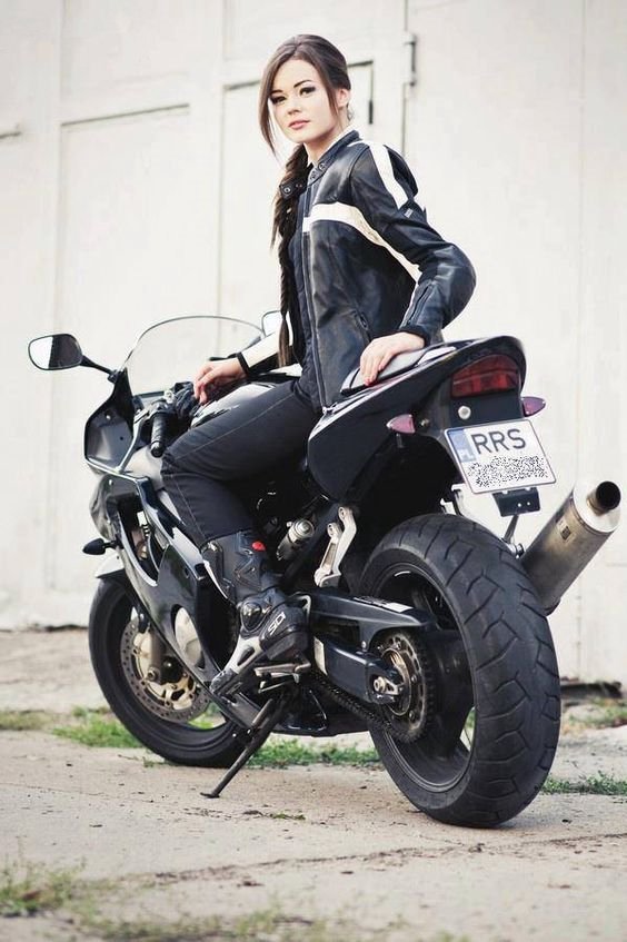 Девушки и мотоциклы