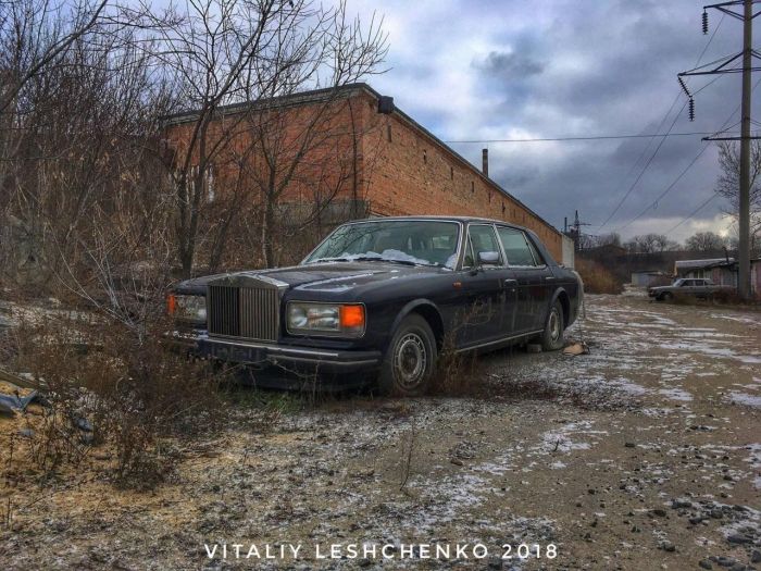 Rolls-Royce убитого вора в законе 15 лет гниет на окраине Харькова Rolls-Royce убитого вора в законе 15 лет гниет на окраине Харькова