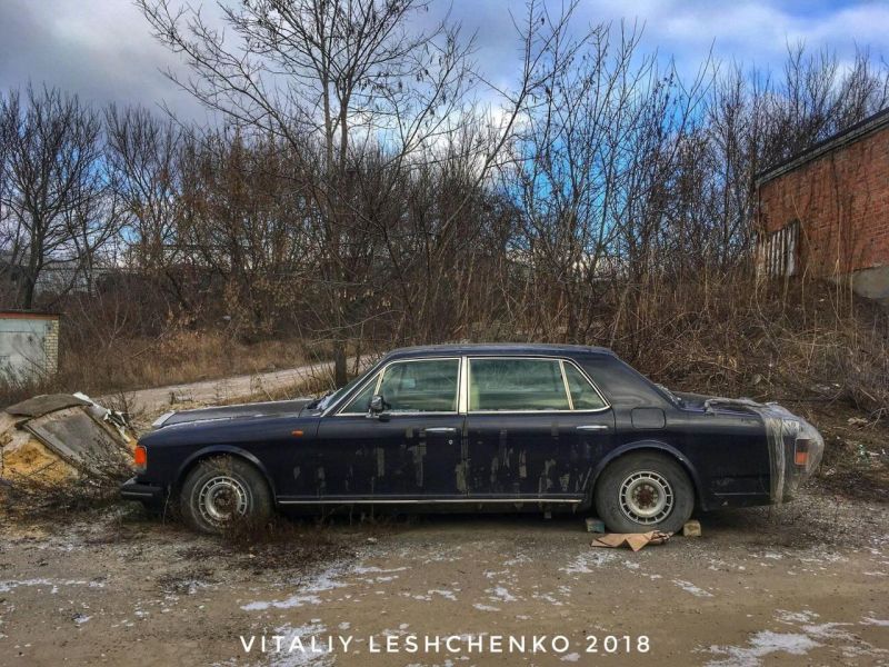 Rolls-Royce убитого вора в законе 15 лет гниет на окраине Харькова Rolls-Royce убитого вора в законе 15 лет гниет на окраине Харькова