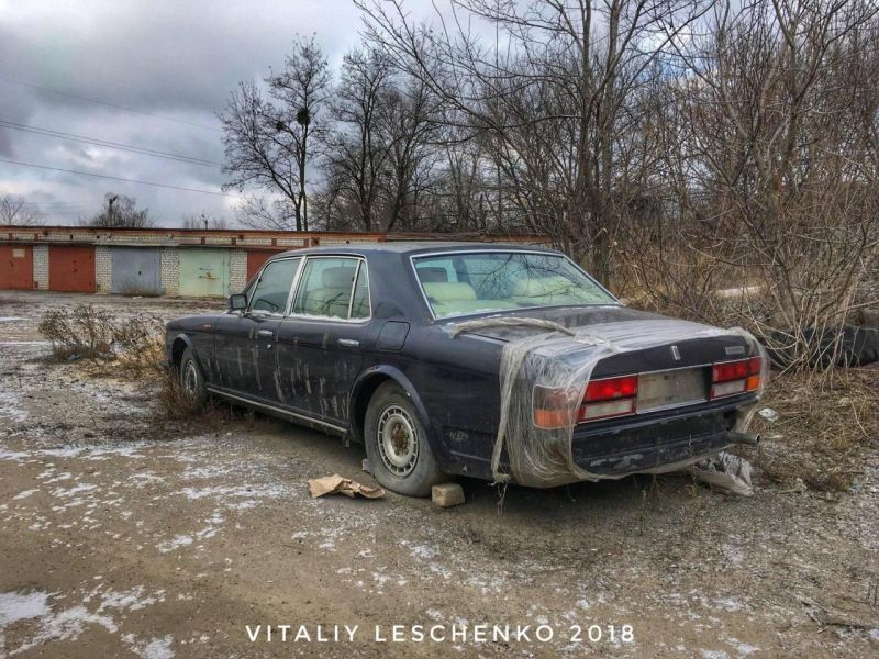 Rolls-Royce убитого вора в законе 15 лет гниет на окраине Харькова Rolls-Royce убитого вора в законе 15 лет гниет на окраине Харькова