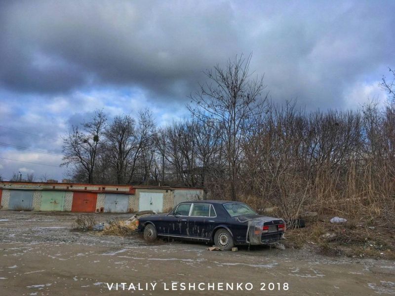Rolls-Royce убитого вора в законе 15 лет гниет на окраине Харькова Rolls-Royce убитого вора в законе 15 лет гниет на окраине Харькова