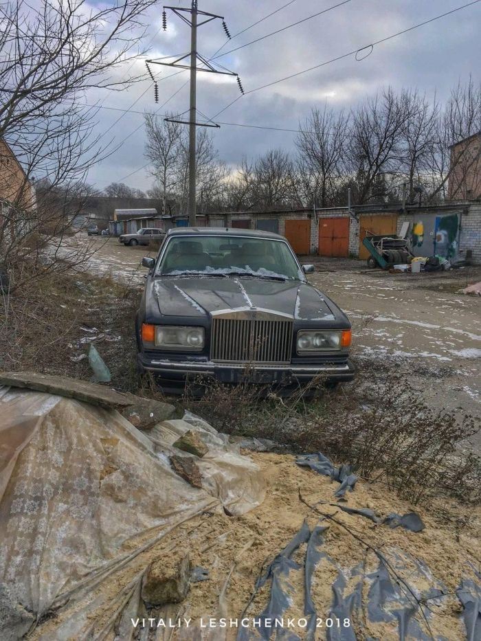 Rolls-Royce убитого вора в законе 15 лет гниет на окраине Харькова Rolls-Royce убитого вора в законе 15 лет гниет на окраине Харькова