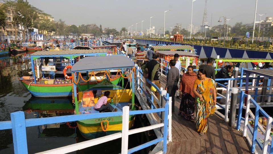 Первые плавающие рынки в Индии