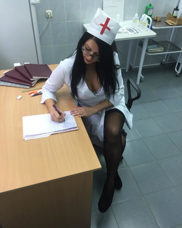 Симпатичные медсестры из России