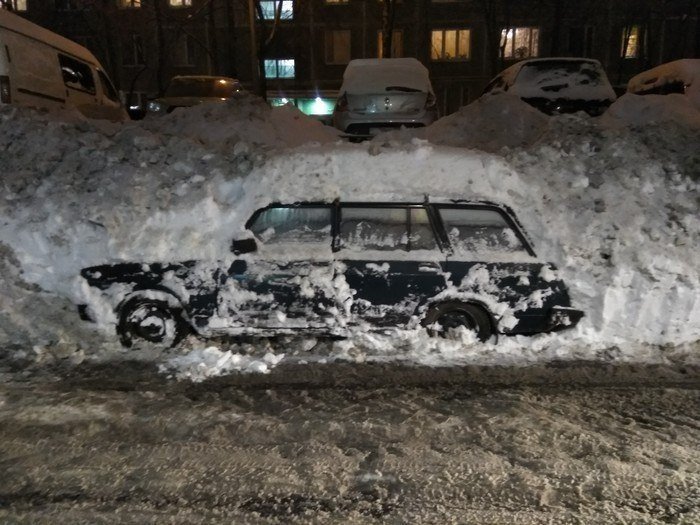 Уборка снега — национальная забава в России