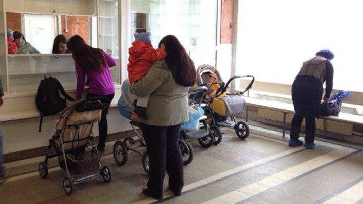 В Татарстане детская поликлиника берёт деньги с матерей за стоянку колясок