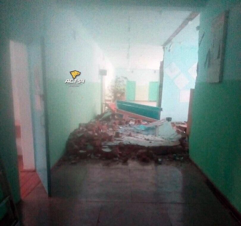 В школе Новосибирской области упала стена
