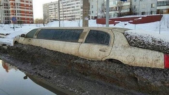 В Казани с началом таяния снега проклюнулся лимузин