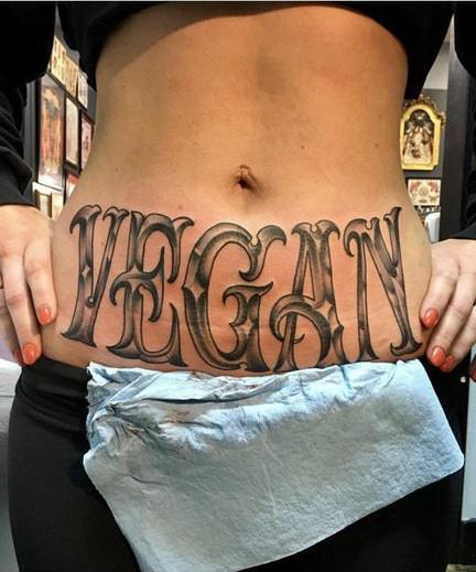 Все должны знать, что ты веган: татуировки, тонко намекающие окружающим о вкусовых предпочтениях носителя