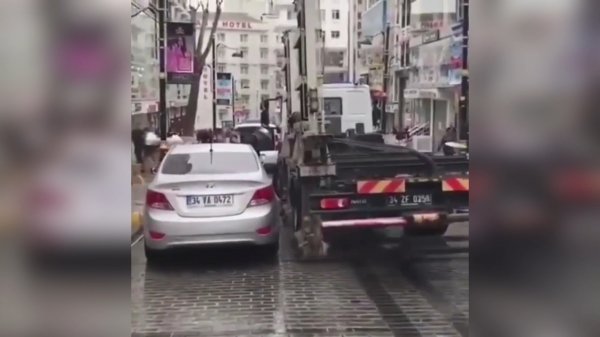 Как эвакуируют авто в Турции