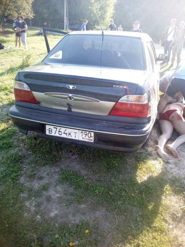 18-летняя девушка за рулем Daewoo задавила двух человек на пляже
