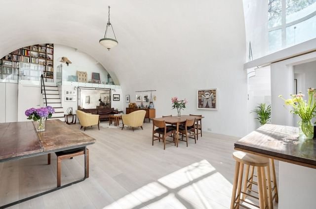 Дом-студия под железнодорожным виадуком в Лондоне продается за 1,6 млн долларов