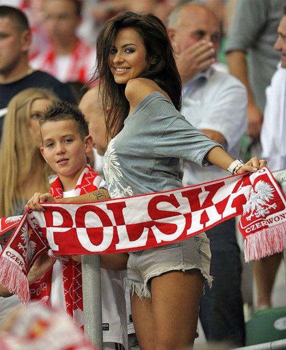 Польша отправила на чемпионат мира самых красивых болельщиц