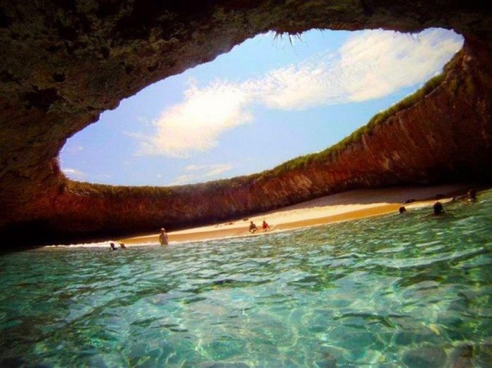 "Скрытый пляж" в Тихом океане, Мексика
