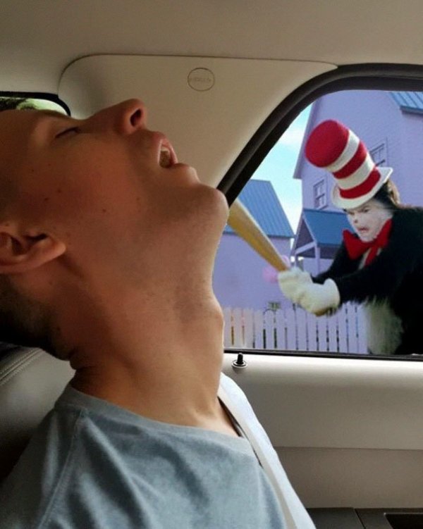 Подруга подкинула проблем: уснувший в машине парень стал героем фотожаб