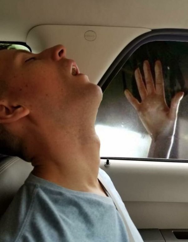 Подруга подкинула проблем: уснувший в машине парень стал героем фотожаб