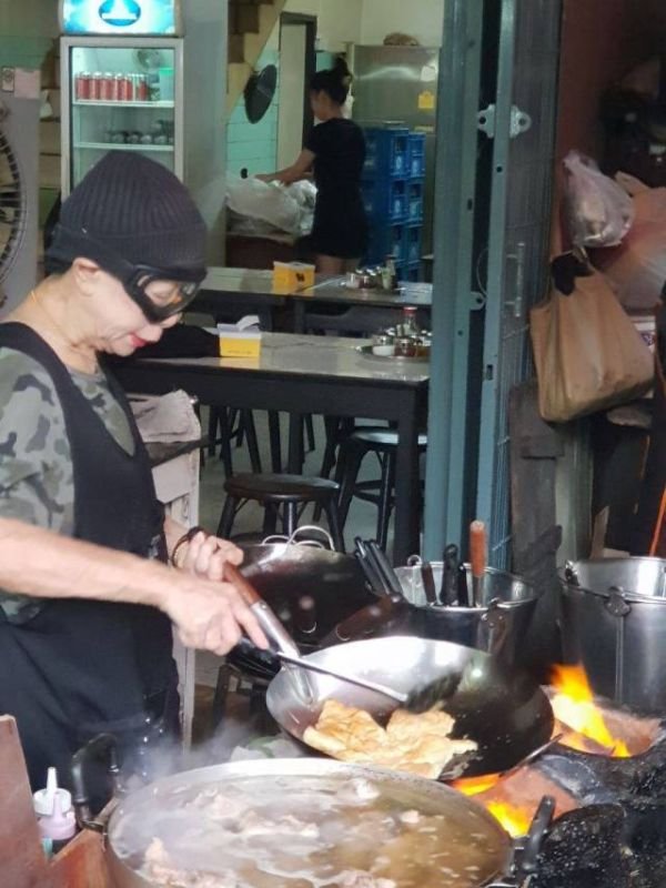 Уличный ресторанчик в Таиланде, отмеченный звездой Michelin