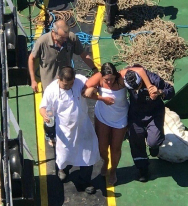 Супружескую пару, дрейфующую на надувной лодке в море, спас Христос