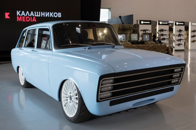 Концерн "Калашников" представил концепт электромобиля на базе ИЖ "Комби" Концерн "Калашников" представил концепт электромобиля на базе ИЖ "Комби"