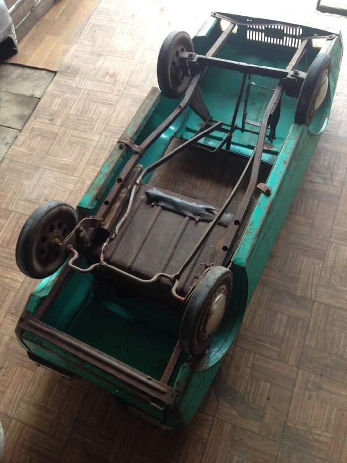 Реставрация педальной машины "Радуга"