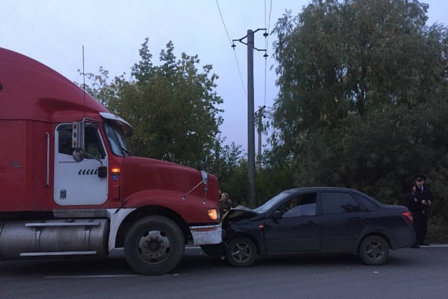 Водитель грузовика остановил омича на "Ладе", сбившего двух пешеходов