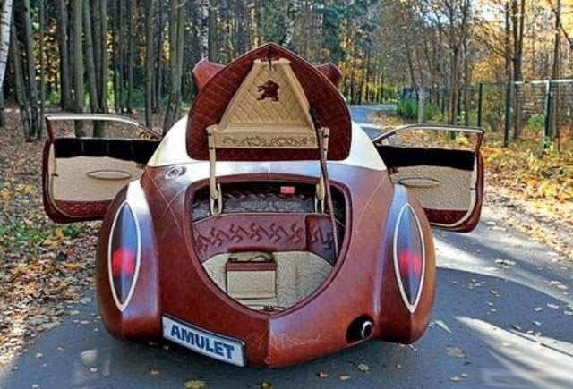Эксклюзивный кожаный автомобиль с салоном из меха выставлен на продажу