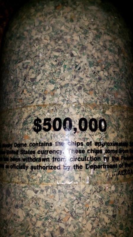 Мусорщик из США нашел "500 тысяч долларов"
