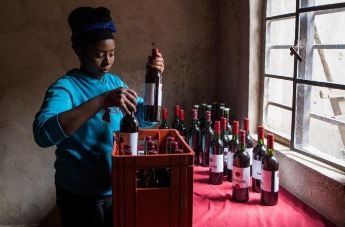 Африканская фермерша додумалась делать вино из свеклы, и дела у нее пошли в гору