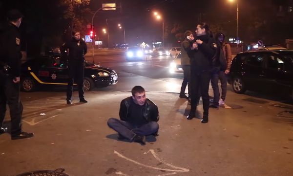 В Киеве при задержании пьяных грабителей произошла драка