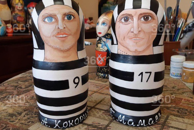 Сувенирные матрешки Кокорина и Мамаева в тюремной форме
