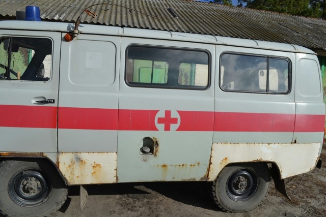 Сельская медицина: больница и машина скорой помощи в Измайловском городском поселении