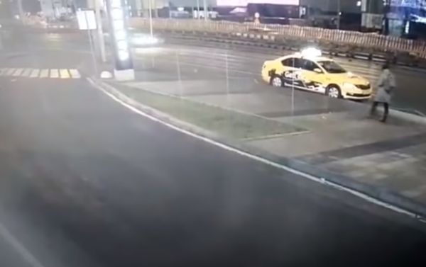 В Москве женщину убило колесом от КАМАЗа