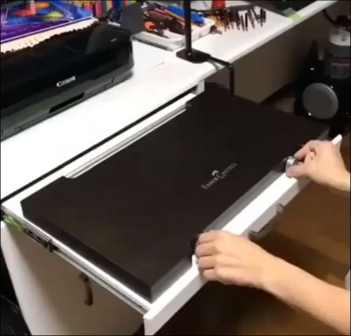 Коробка с карандашами