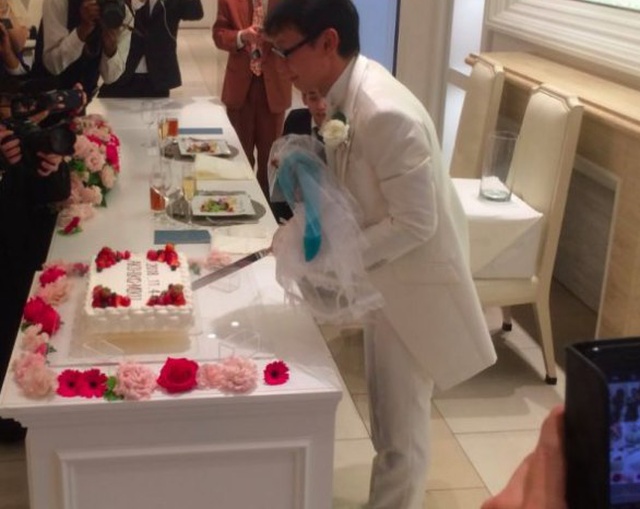 Житель Японии женился на анимешной виртуальной певице Мику Хацунэ