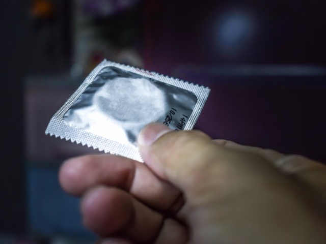 Полиция Китая обнаружила фабрику по производству поддельных презервативов