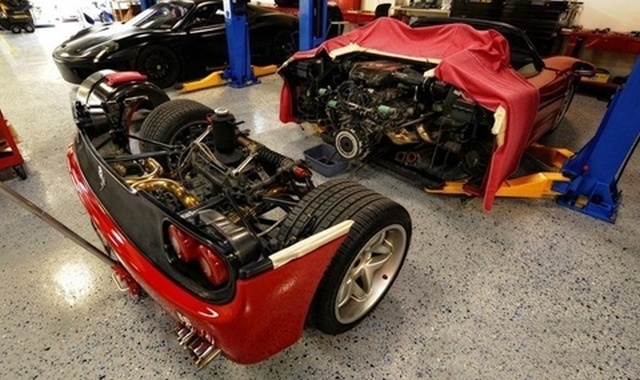 Как меняют сцепление на спорткаре Ferrari F50?