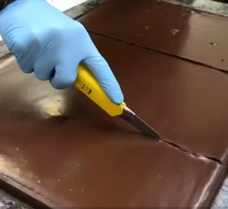 Шоколадных дел мастер и его произведение искусства