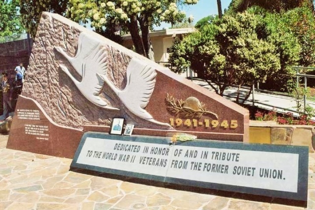 Памятник советским солдатам Великой Отечественной войны, установленный в Голливуде