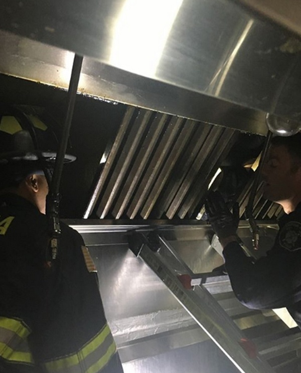 Повар китайского ресторана услышал странные звуки в вентиляции и вызвал полицию