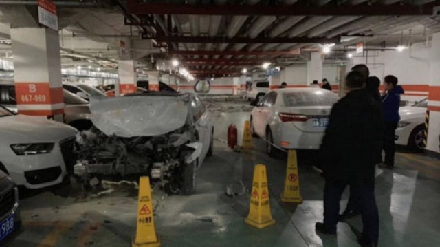 Необычная авария из-за заклинившей педали газа на новой Audi