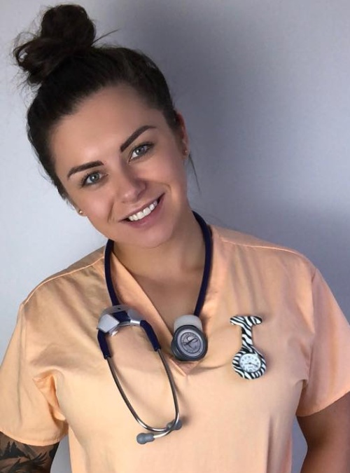 Пейдж Миллс - австралийская медсестра, которая не стесняется своего тела