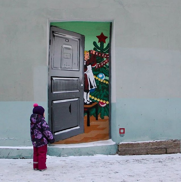 Коммунальщики закрасили новогодний стрит-арт в Санкт-Петербурге