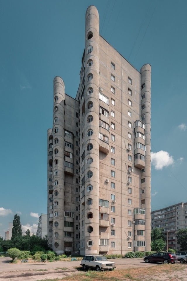 Необычная архитектура жилого дома в Воронеже