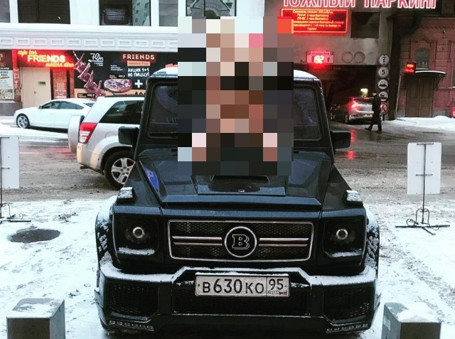 Яна Шевцова опубликовала фотосессию на капоте внедорожника, чем оскорбила жителей Чечни