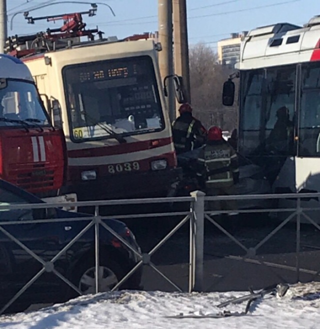 Авария в Санкт-Петербурге, вызывающая много вопросов всячина