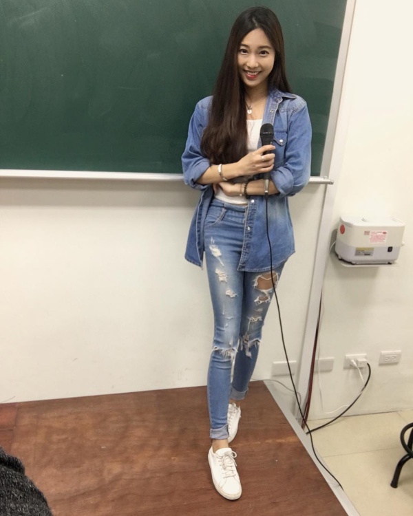 Чэн Цзя-вэнь - "самая горячая учительница" на Тайване