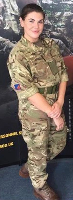 Военнослужащая Бриони Мюррей из Великобритании оказалась моделью сайтов для взрослых
