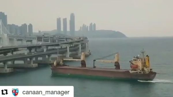 Российское грузовое судно SEAGRAND врезалось в мост в Южной Корее