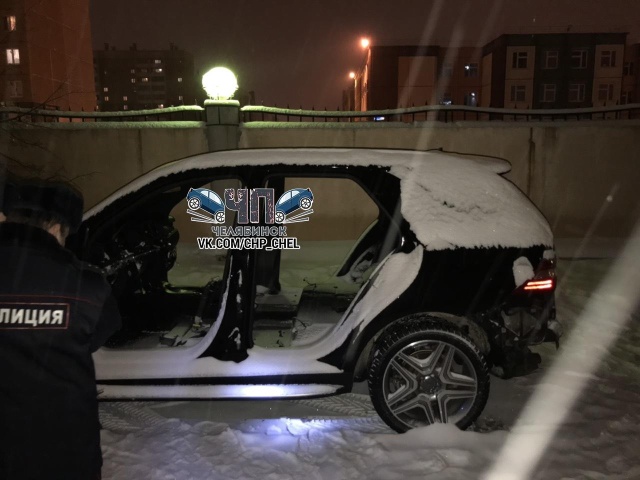 В Челябинске злоумышленники разобрали внедорожник Mercedes за одну ночь